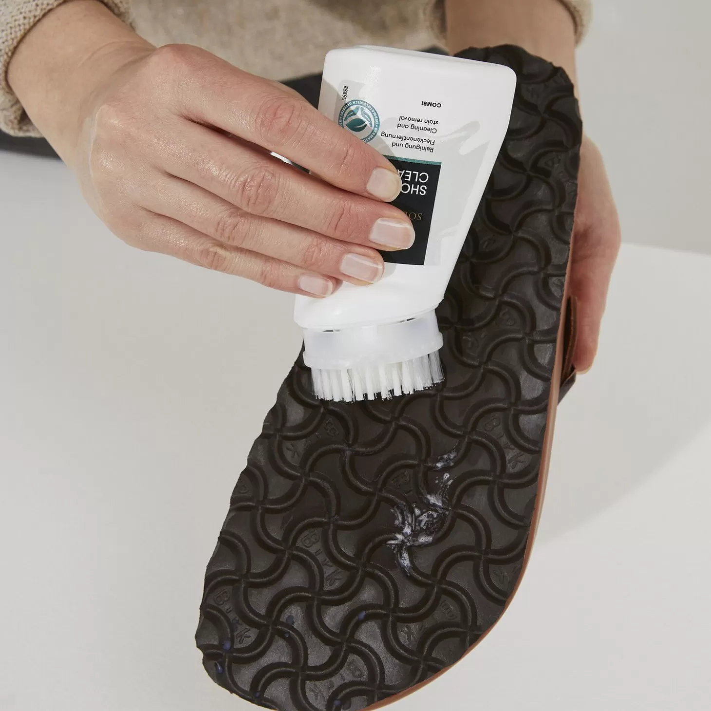 shoe_clean_met_borstel_3.webp Best Sale Shoe Clean Met Borstel Dames Schoenonderhoud